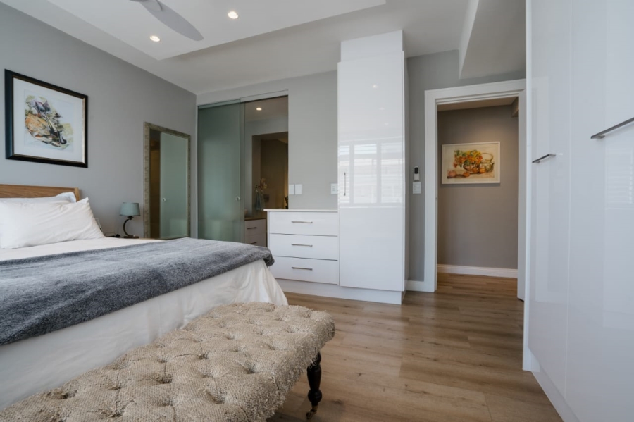 To Let 4 Bedroom Property for Rent in Sea Point Western Cape